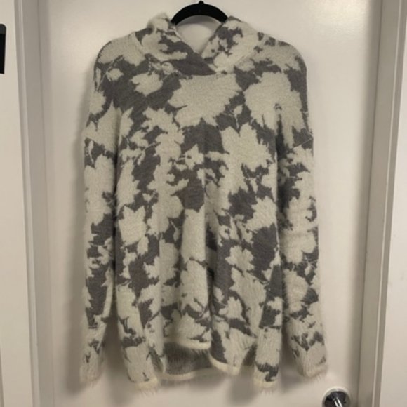 Grey and White Sweater - Picture 1 of 6